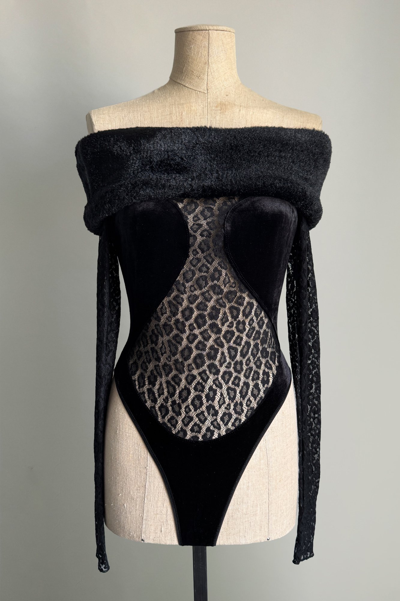 EMERIEU-Alaia-FW-1991-vintage-black-lace-leopard-off-shoulder-bodysuit-1