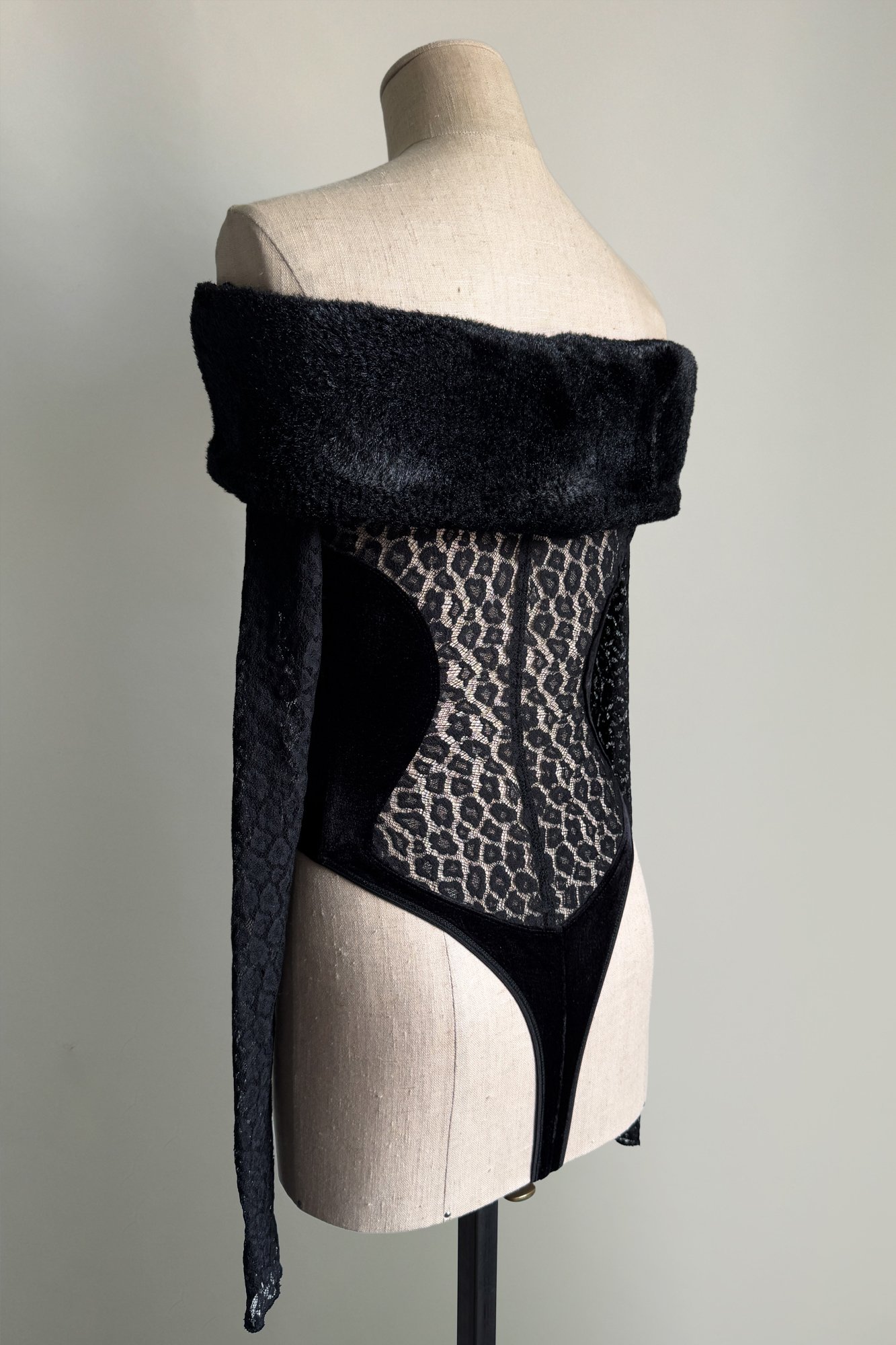 EMERIEU-Alaia-FW-1991-vintage-black-lace-leopard-off-shoulder-bodysuit-3