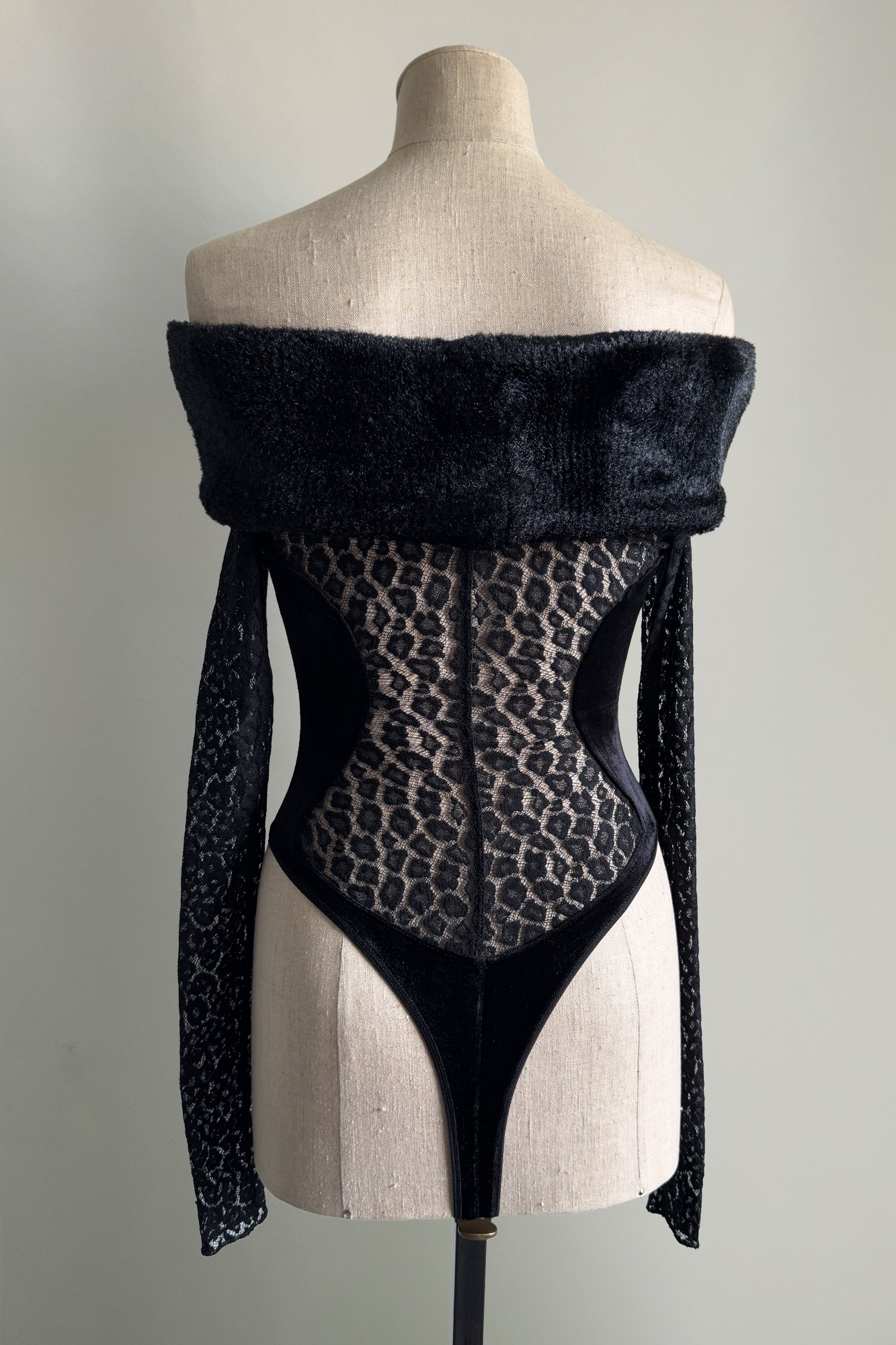 EMERIEU-Alaia-FW-1991-vintage-black-lace-leopard-off-shoulder-bodysuit-4