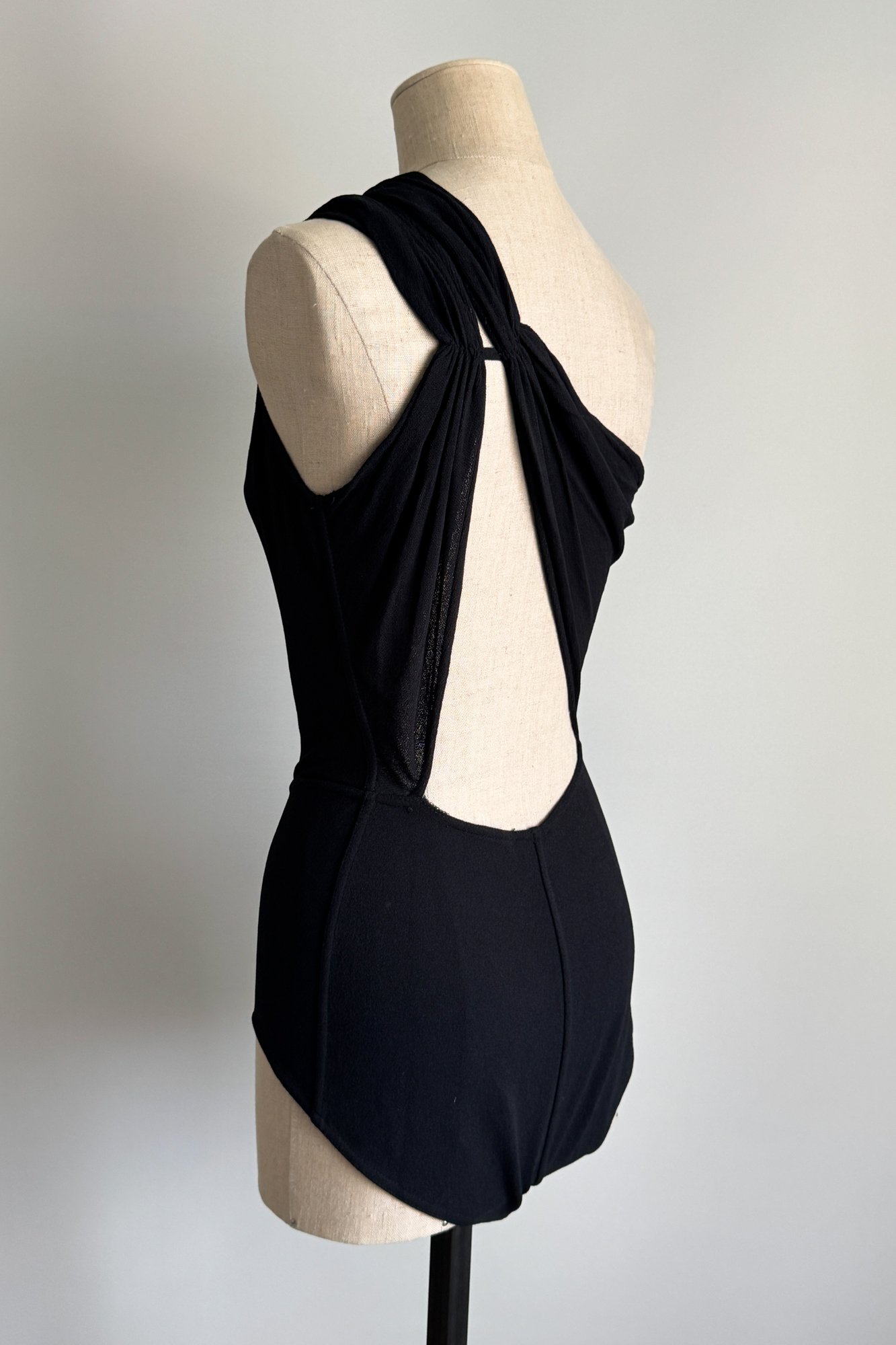 EMERIEU-Alaia-spring-summer-1989-asymmetric-bodycon-cut-out-black-bodysuit-3