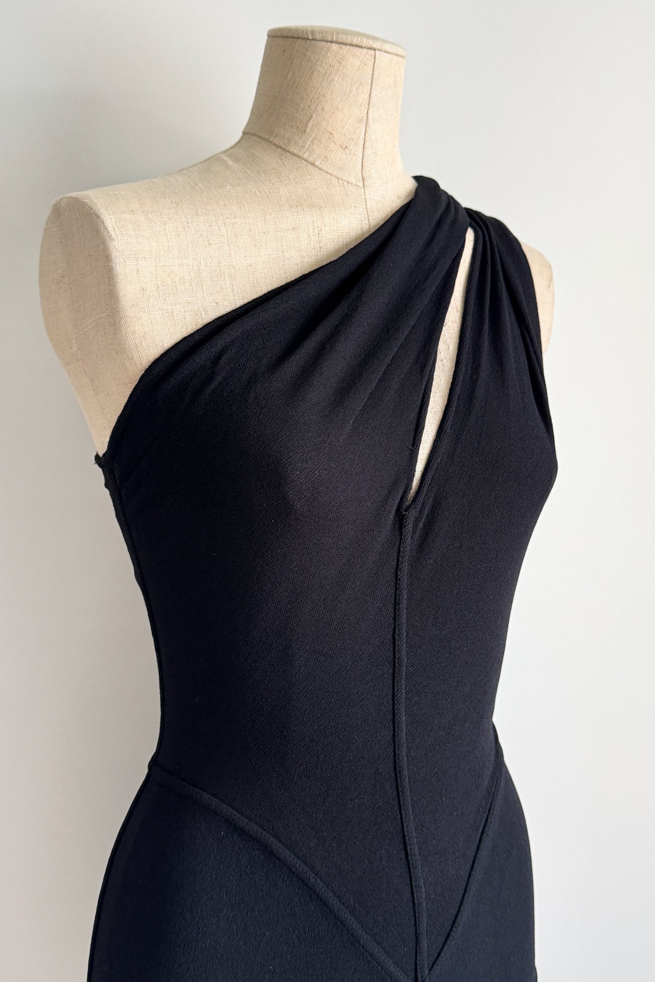 EMERIEU-Alaia-spring-summer-1989-asymmetric-bodycon-cut-out-black-bodysuit-5