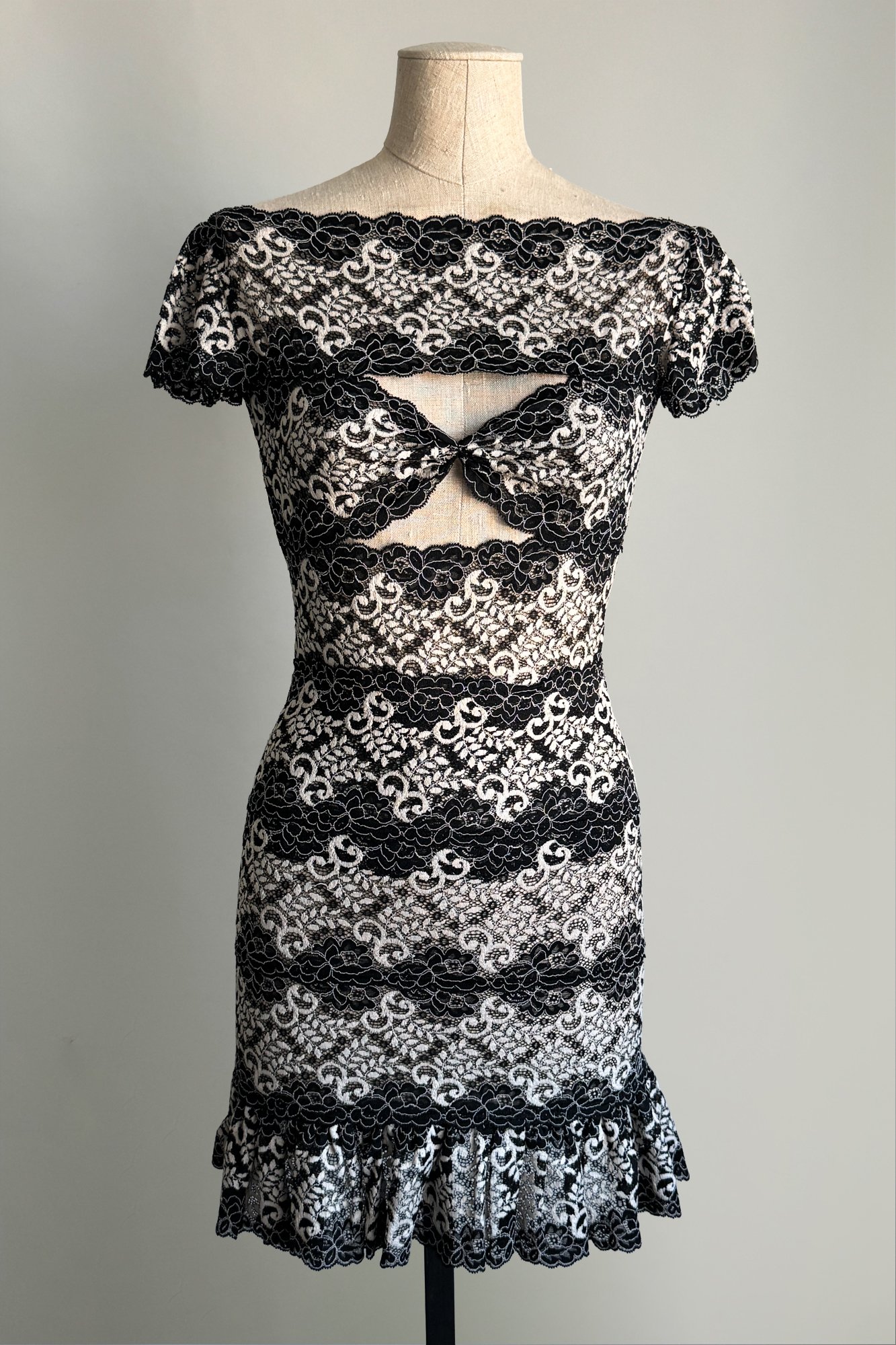 EMERIEU-Chantal-Thomass-SS-1995-vintage-black-and-white-lace-cut-out-set-1
